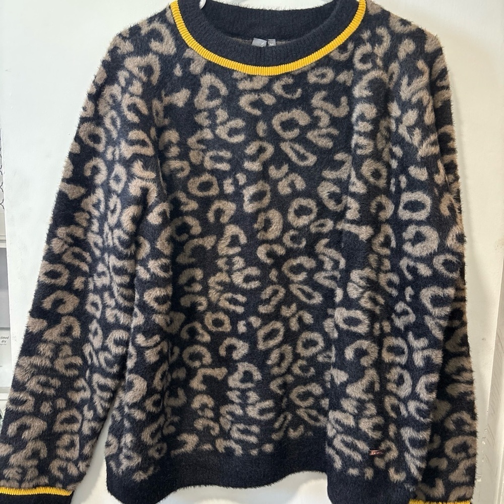Sweaty Betty Islington Relaxed Fit Faux Fur Leopard Print Jumper Sweater Fuzzy M - Picture 3 of 8
